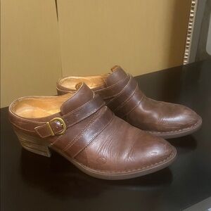 EUC - Born leather mule/clog - 8.5M